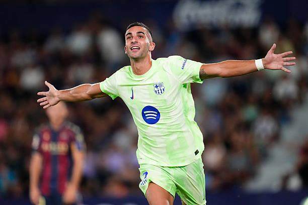 1755991437649061393.jpg 【西甲】佩德里世界波!巴萨让二追三绝杀莱万特