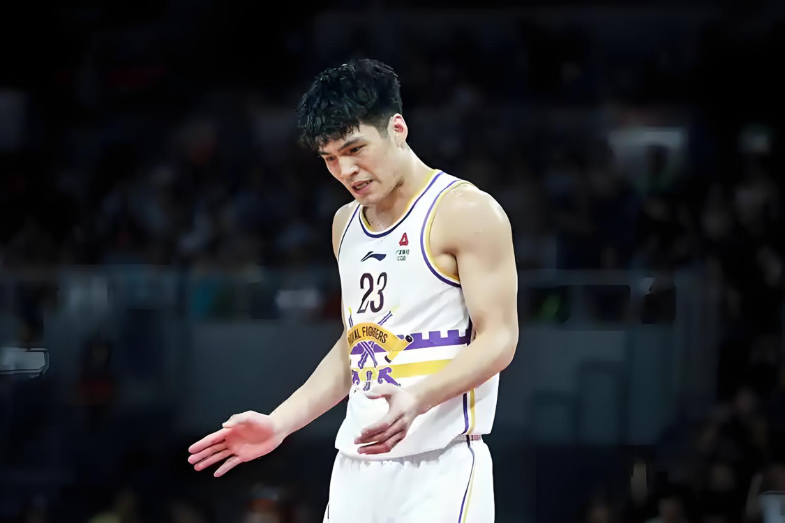 陈国豪:我最喜欢看詹姆斯打球!特别是2016年大逆转勇士!