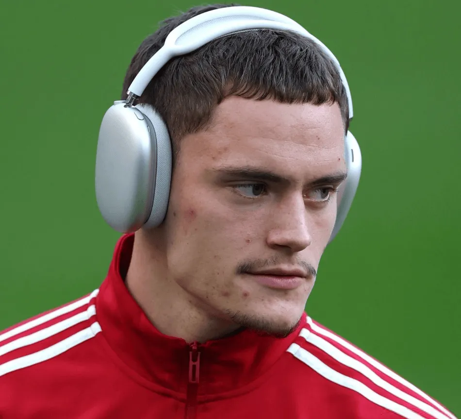 维尔茨本场数据:3过人2抢断,对抗7胜5,11次丢球权