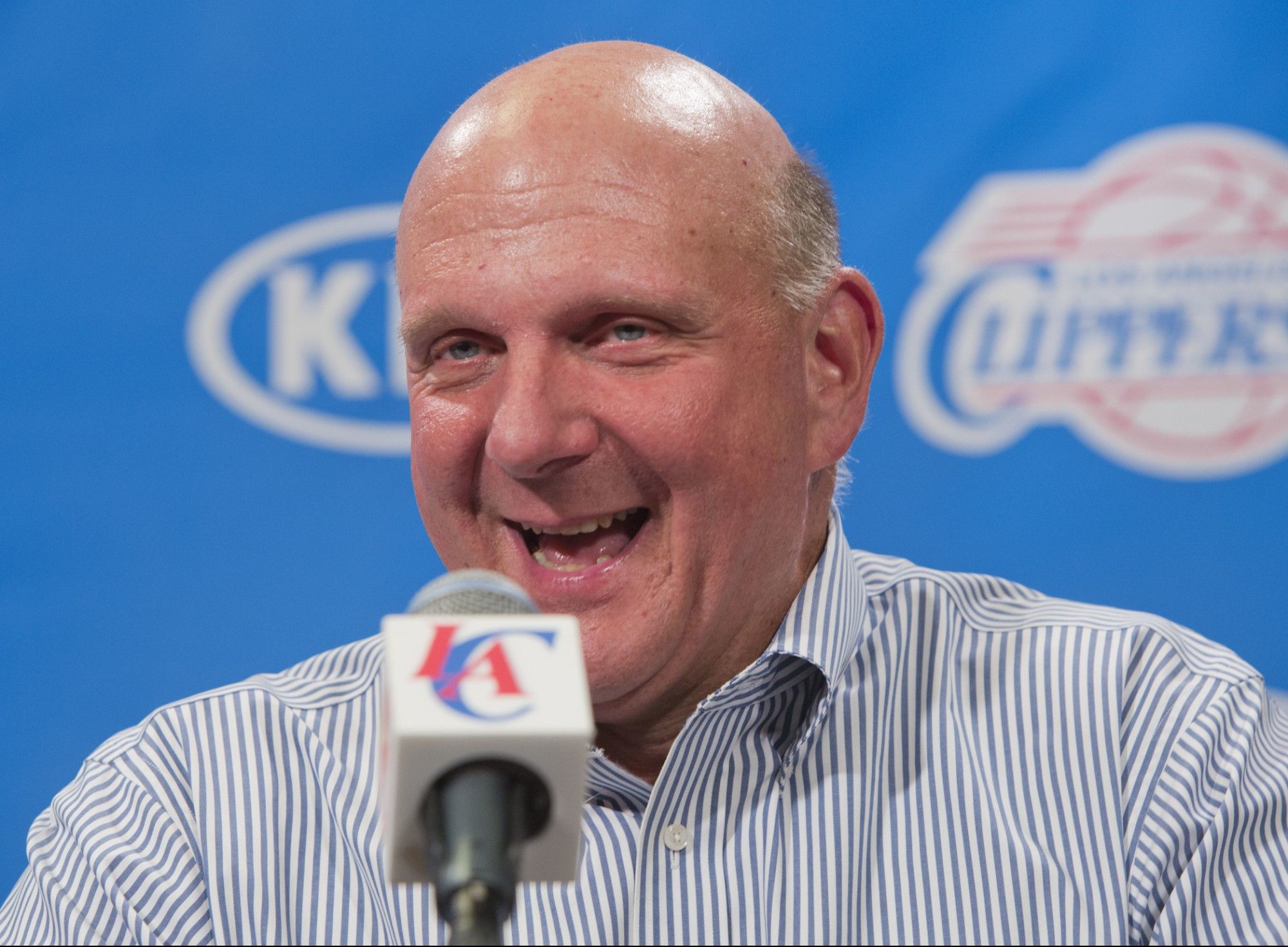 美记:近期某球队为了签约球员,帮助其达成15万的场外代言